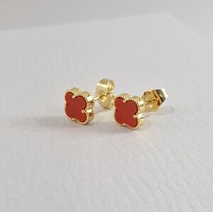 Red enamel Clovers stud earrings